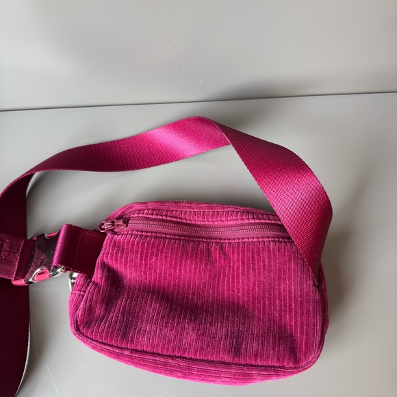 LULULEMON Everywhere Belt Bag 1L
Corduroy - Picture 5 of 5